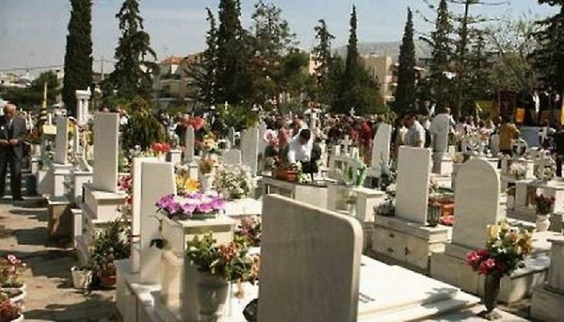 Απίστευτες και μακάβριες σκηνές σε νεκροταφείο