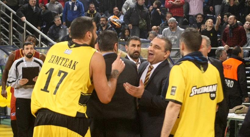 Κωνσταντινίδης: «Ποτέ δεν είπα ότι θα γ@@ τον Άρη. Ο Σίμτσακ κάνει τον μάγκα»