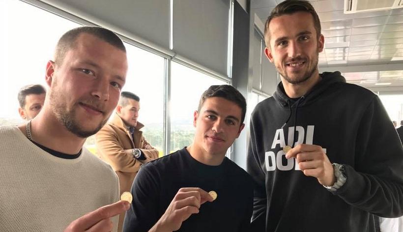 Οι τυχεροί στην κοπή της πίτας της ΑΕΚ