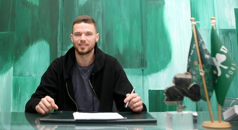 Ο Μπεργκ την στιγμή των υπογραφών (pics)