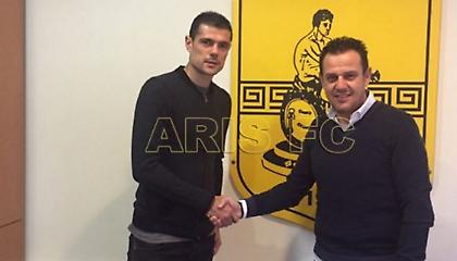 Ανακοινώθηκε ο Ταυλαρίδης από τον Άρη (pics)