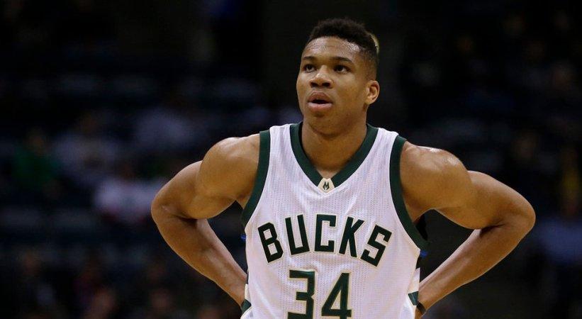 Ο Γιάννης έβαλε τρίποντο από το κέντρο αλλά... δεν μέτρησε! (video)