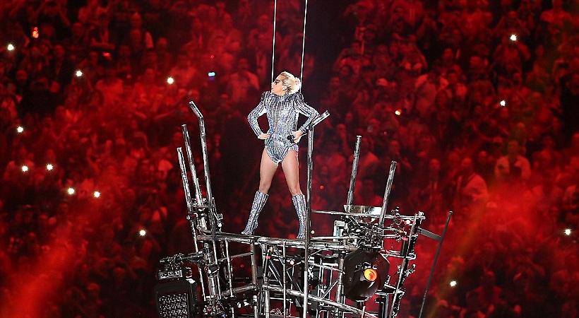 Το εντυπωσιακό show της Lady Gaga στο Super Bowl