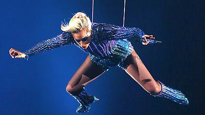 Ποια Lady Gaga; Ο Μπομπ Σφουγγαράκης το έκανε καλύτερα! (pic)