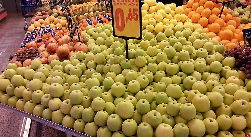 Έτσι θα ξεπουλάνε τα μαγαζιά - Οι τσίτσιδες πωλήτριες έδωσαν την λύση (video)