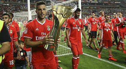 Έμεινε και υπογράφει νέο συμβόλαιο ο Σάμαρης