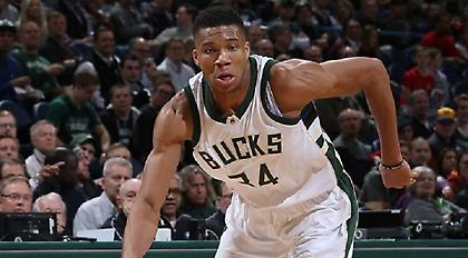 Ο Γιάννης πασάρει στον εαυτό του και καρφώνει (video)