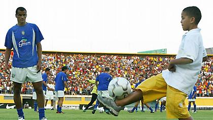 Στην Ντιναμό Βουκουρεστίου ο γιος του Ριβάλντο