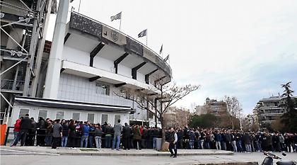 Τεράστιες ουρές έξω από την Τούμπα για ένα εισιτήριο με Σάλκε (pics)