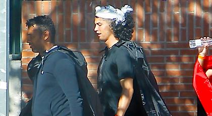 Δείτε τον… βρικόλακα Κριστιάνο να παίρνει τον γιο του από το σχολείο (pics)