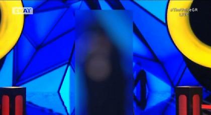 The Voice: Δεν φαντάζεστε πώς εμφανίστηκε η παίκτρια στη σκηνή!