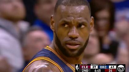 Γκρίνια Λεμπρόν για… ανύπαρκτο φάουλ σε χαμένο κάρφωμα (video)