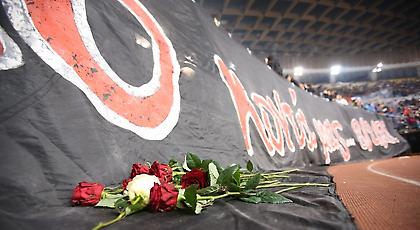 Τίμησαν την μνήμη των θυμάτων της Θύρας 7 στο ΣΕΦ παίκτες και τεχνικό τιμ (video)