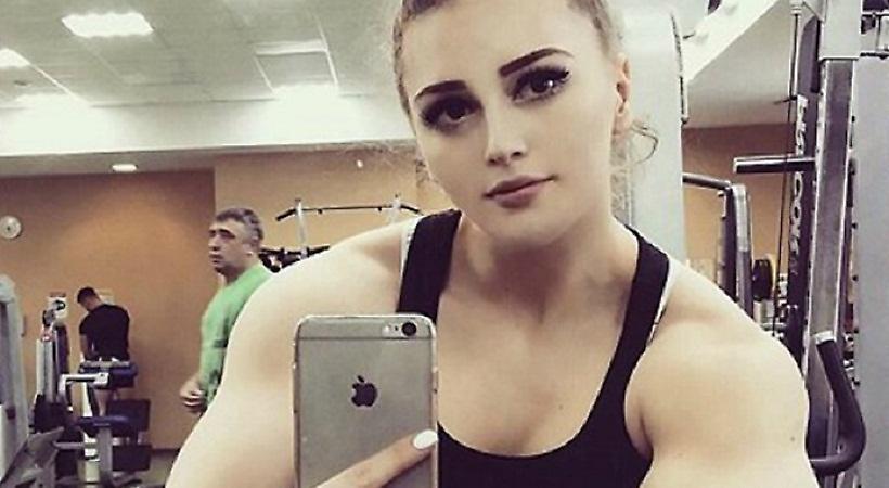 Αυτή είναι η… μποντιμπιλντερού Barbie που σαρώνει το διαδίκτυο