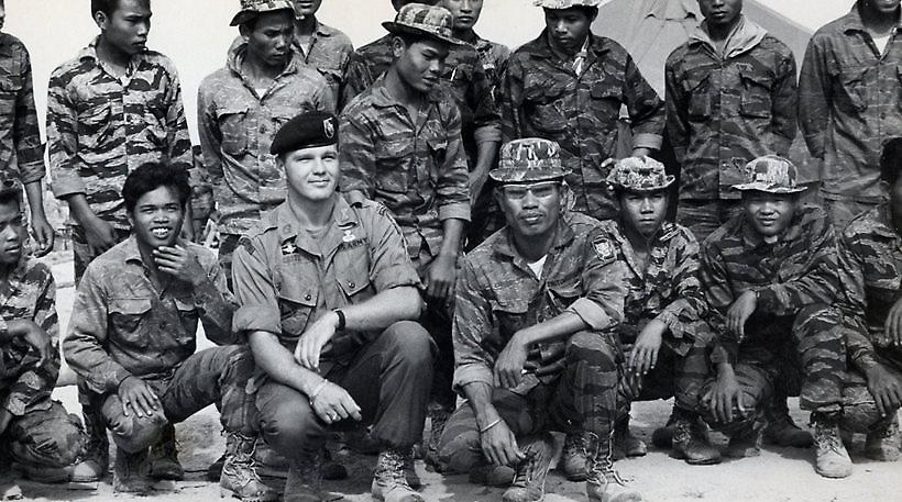 ΗΠΑ: Ο αληθινός Ράμπο ζει στη Νεβάδα, περιτριγυρισμένος από όπλα!