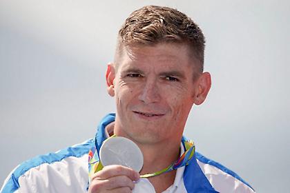 Το Liverpool FC Thessaloniki Branch βραβεύει τον Σπύρο Γιαννιώτη