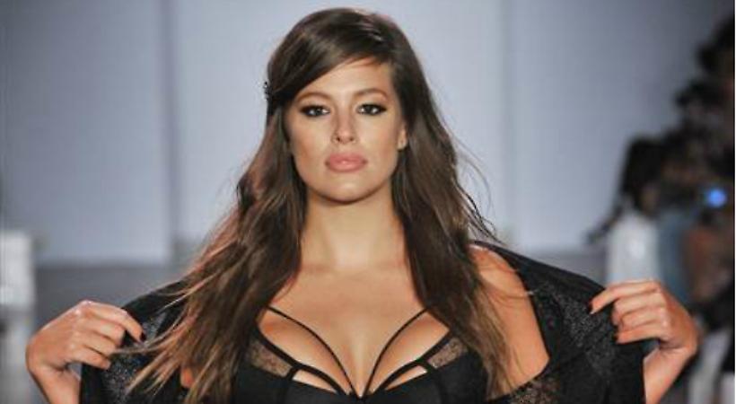 Ashley Graham: Πόζαρε ολόγυμνη μπροστά σε έναν άνδρα!