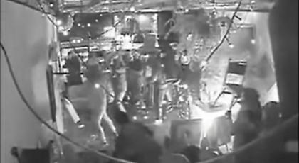 Τρομερά επεισόδια μεταξύ χούλιγκαν Λέγκια και Άγιαξ (video)