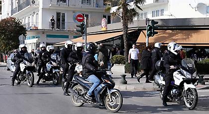 Άγριο ξύλο μεταξύ οπαδών της Σάλκε και της Παρτιζάν στο κέντρο της Θεσσαλονίκης (pics/video)