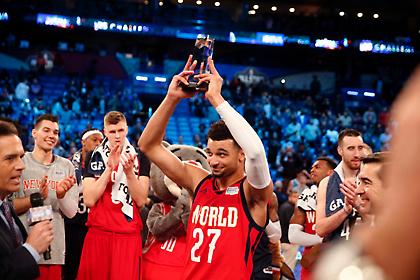 Έβρεξε τρίποντα στο ματς των ανερχόμενων του ΝΒΑ (video)