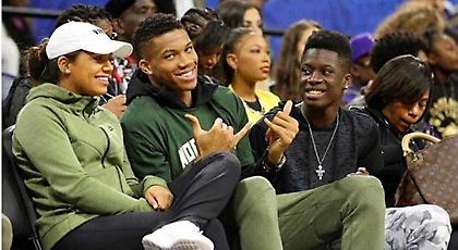 Όλοι αποθεώνουν τον Γιάννη! (video)