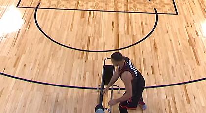 Τα εννιά βήματα του μίμου και η αόρατη μπάλα του Γκόρντον (video)