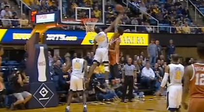 ΑΠΙΣΤΕΥΤΟ κάρφωμα στο NCAA (video)