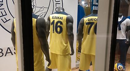 Μπουτίκ γεμάτη… Σλούκα και Ζοτς (pics)