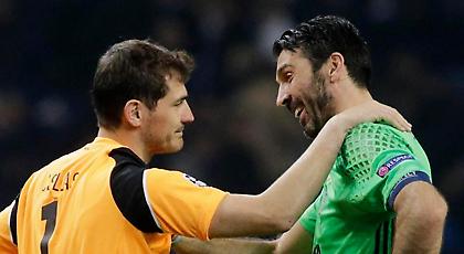 Η αγκαλιά δύο θρύλων (video)