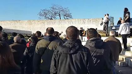 Ανατριχίλα: Οι παίκτες του Παναιγιάλειου πανηγυρίζουν παρέα με άτομο με κινητικά προβλήματα (video)