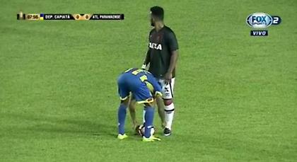 Αυτή είναι η σωστή αντίδραση όταν ο αντίπαλος καθυστερεί την εκτέλεση φάουλ! (video)