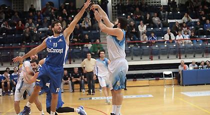 Σύνθημα νίκης στο Ιβανώφειο από Παπαμακάριο