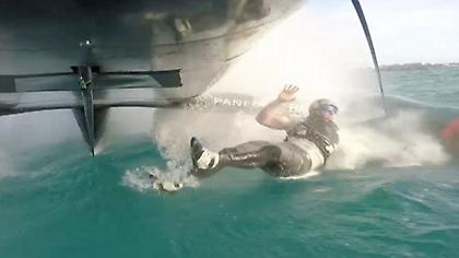 Παραλίγο τραγικό δυστύχημα σε αγώνα ιστιοπλοΐας (video)