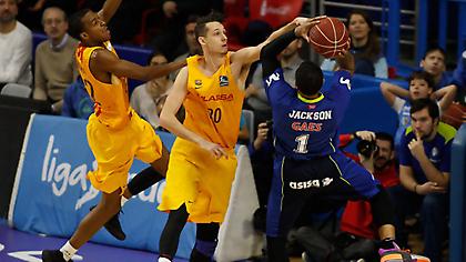 Έχασε και από την Εστουντιάντες η Μπαρτσελόνα