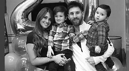 Οι ευχές του καψούρη Μέσι στην Αντονέλα (pic)