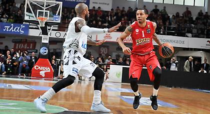 Παρέλαση... στην Πάτρα για τον Ολυμπιακό