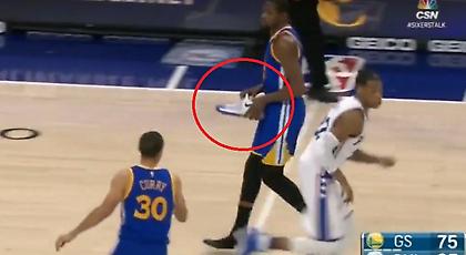 Έπαιζε σχεδόν ένα λεπτό χωρίς παπούτσι ο Ντουράντ (video)