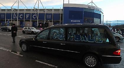 Μια… νεκροφόρα για τον Ρανιέρι (pics)