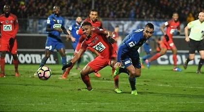 «Ίδρωσε» η Παρί