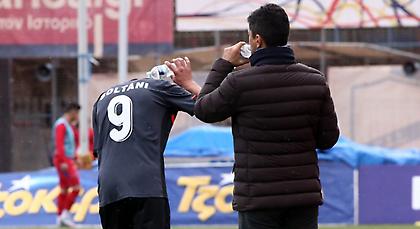 Πέταξε μπουκάλι στον Σολτάνι ο Λουτσέσκου!