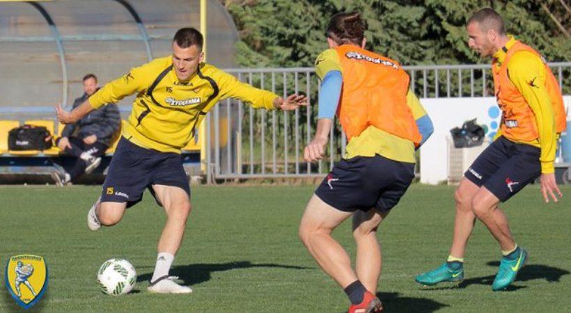 Εκτός ο Μύγας