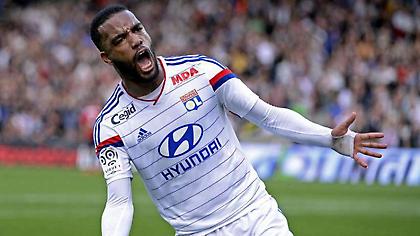 «Μάχη» Άρσεναλ-Λίβερπουλ για Λακαζέτ