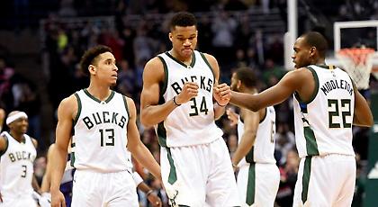 «Καθάρισε» και τους Ράπτορς ο Γιάννης! (video)