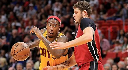 Συντριβή των «μισών» Καβαλίερς, συνεπείς οι Σπερς