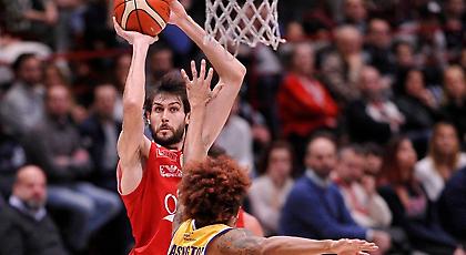 Άνετη η Αρμάνι