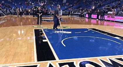 Αναβλήθηκε ματς στο ΝΒΑ λόγω… ολισθηρού παρκέ