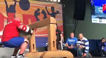 Νέο ρεκόρ από τον πιο δυνατό άνθρωπο στον κόσμο (video)