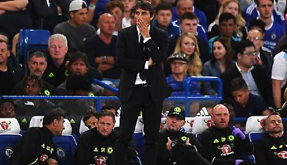 O Κόντε χαιρετά τον αντίπαλο προπονητή και μετά πλένει τα χέρια του! (vid)