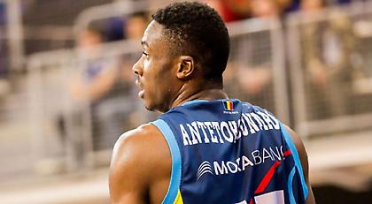 Οι πτήσεις του Θανάση Αντετοκούνμπο στην ACB (video)