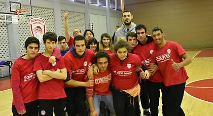 Μοίρασε πάσες και αυτόγραφα ο Παπαπέτρου (pics)